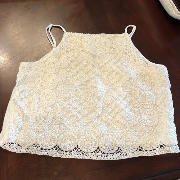 Large white tank too - summer - Picture 1 of 1